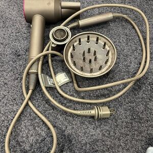 Dyson hairdryer unfortunately I no longer have the box.